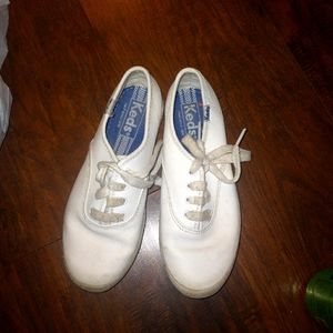 Big girl sz 2 keds